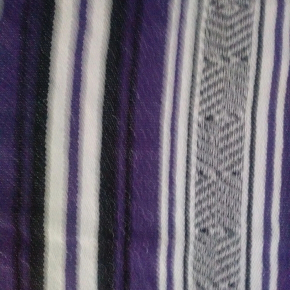 Full-Size Purple Throw or Blanket - Picture 4 of 5